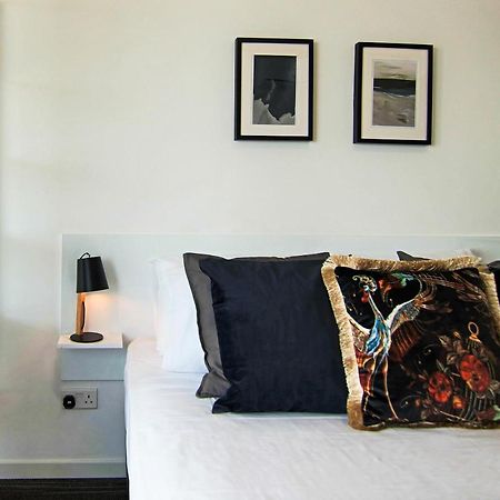 Phaedrus Living: Luxury Suite Nicosia 509 외부 사진